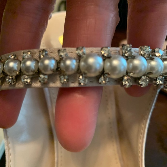SALE📣   Lulus Classy Beige Slip-on Formal Heels/Pearl Rhinestone Strap. Size 7 - Picture 4 of 7
